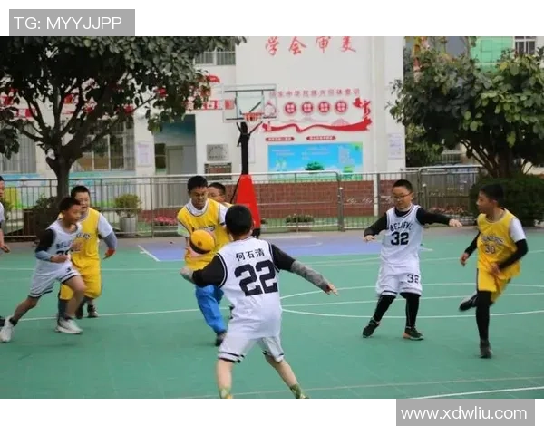 在篮球场上追逐梦想的少年们与命运的较量